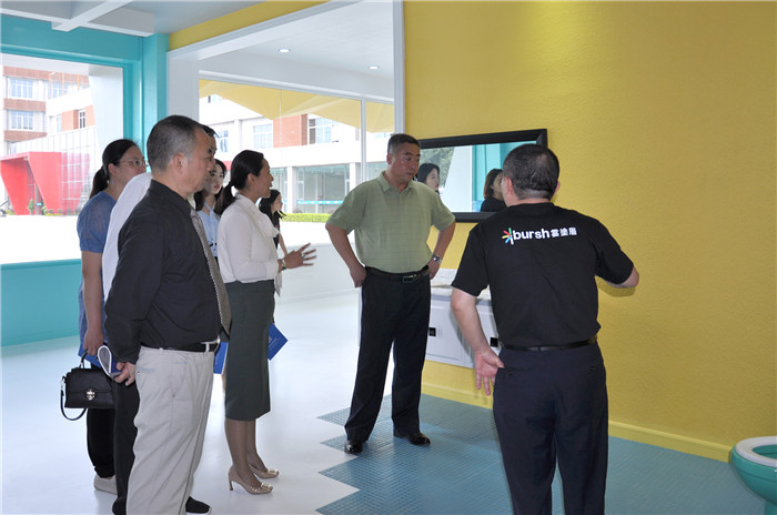 江蘇省泰州市新能源產(chǎn)業(yè)園區(qū)一行蒞臨東科集團(tuán)參觀交流 江蘇省泰州市新能源產(chǎn)業(yè)園區(qū)一行蒞臨東科集團(tuán)參觀交流