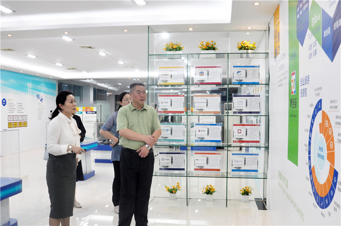 江蘇省泰州市新能源產(chǎn)業(yè)園區(qū)一行蒞臨東科集團(tuán)參觀交流 江蘇省泰州市新能源產(chǎn)業(yè)園區(qū)一行蒞臨東科集團(tuán)參觀交流