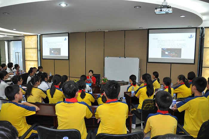 深藍(lán)光電科技有限公司在常平科技園舉辦VR課程