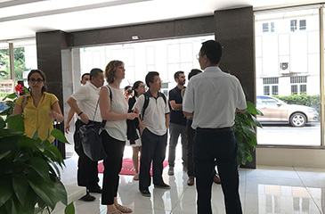 意大利費拉拉大學(xué)托馬斯教授調(diào)研團一行蒞臨常平科技園參觀調(diào)研